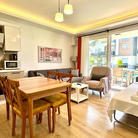 With Large Pool In Apartamento *