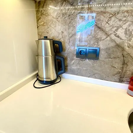 With Large Pool In Apartamento