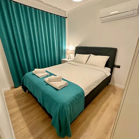 Apartamento With Large Pool In