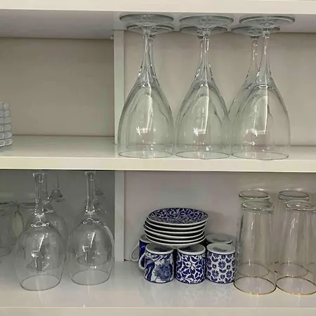 With Large Pool In アパート フェティエ