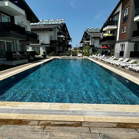 With Large Pool In Апартаменты *