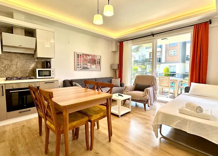 With Large Pool In Apartament *